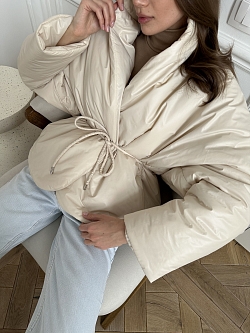 Куртка с цельнокроеным рукавом со шнуром