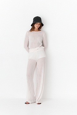 Костюм из вязаного льна с эффектом петель