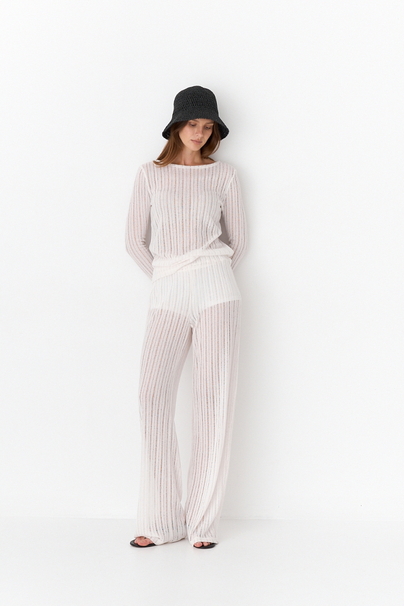 Костюм из вязаного льна с эффектом петель