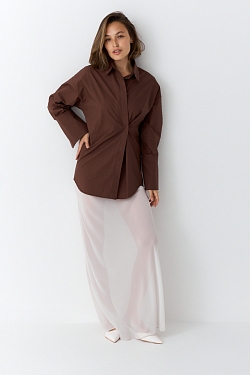 Рубашка приталенная с ассиметрией (с брошью)