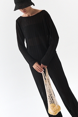 Костюм из вязаного льна с эффектом петель