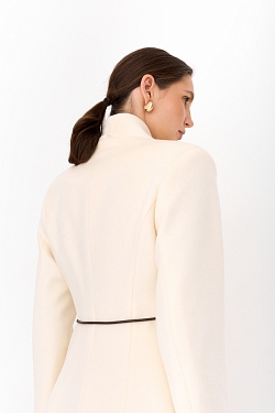 Полупальто из 100% шерсти с воротником стойка со шнуром