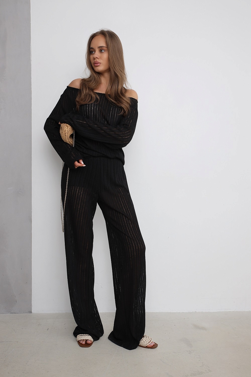 Костюм из вязаного льна с эффектом петель