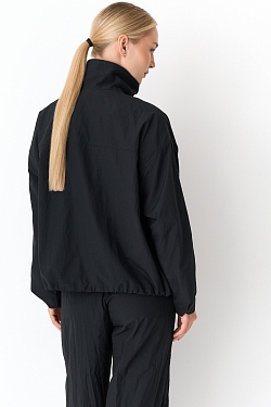 Ветровка из облегченной ткани