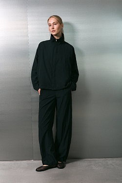 Ветровка из облегченной ткани