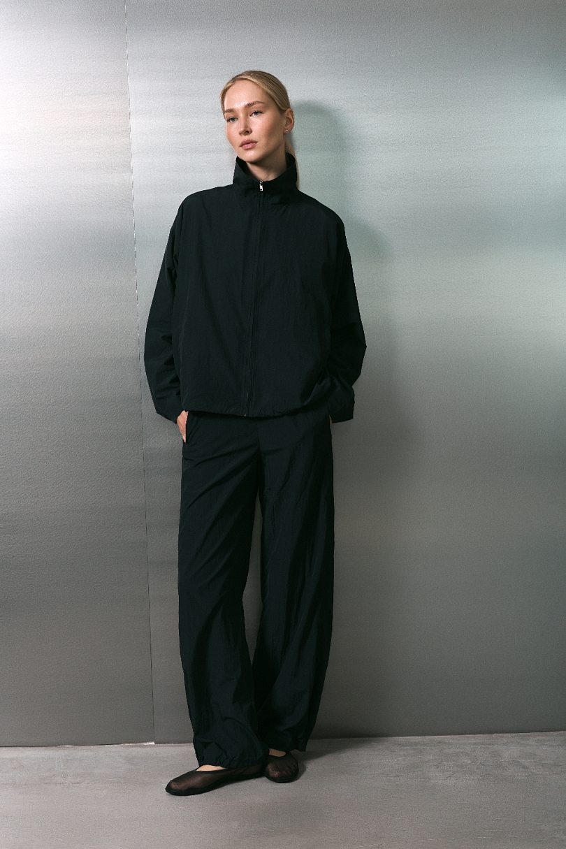 Ветровка из облегченной ткани