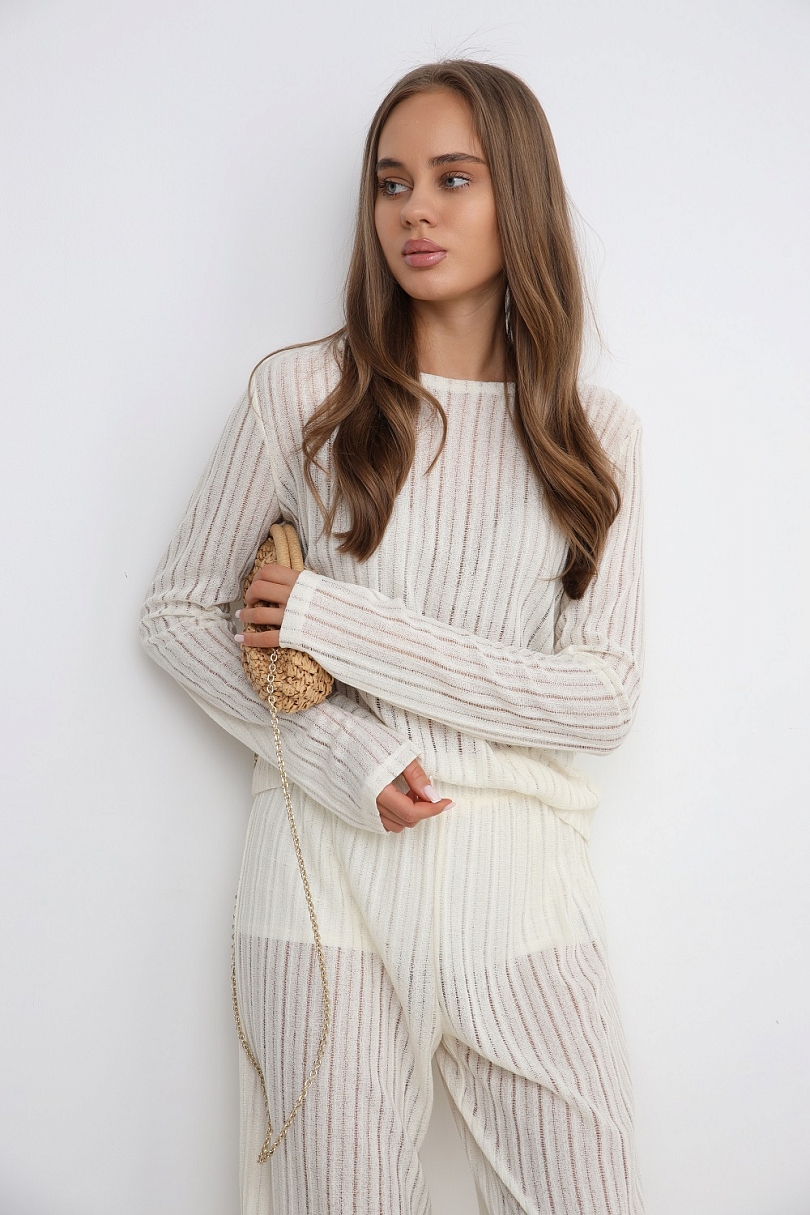 Костюм из вязаного льна с эффектом петель