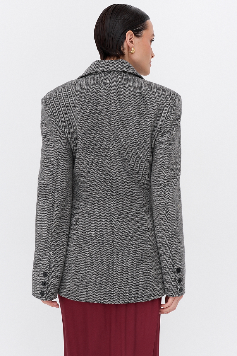 Жакет приталенный с акцентными плечами из шерсти с пайетками