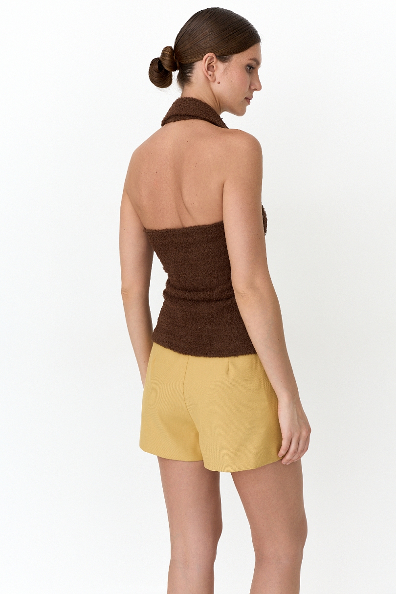 Топ из пушистого трикотажа с открытой спинкой