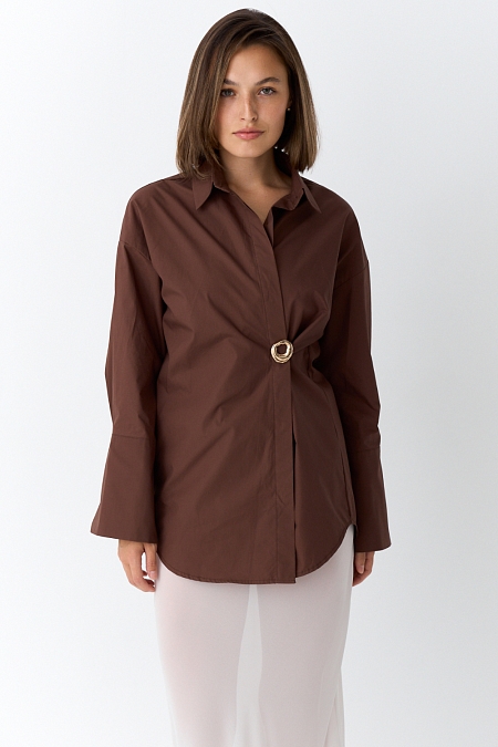 Рубашка приталенная с ассиметрией (с брошью)