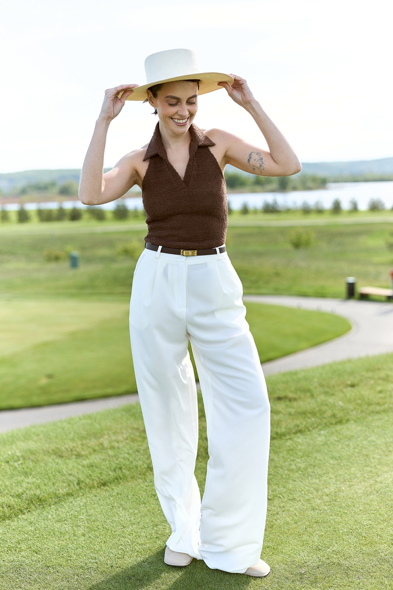 Топ из пушистого трикотажа с открытой спинкой