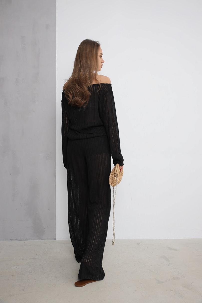 Костюм из вязаного льна с эффектом петель