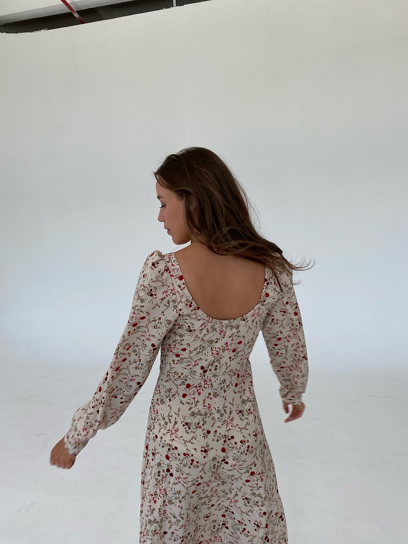 Платье с разрезом с фактурным лифом 