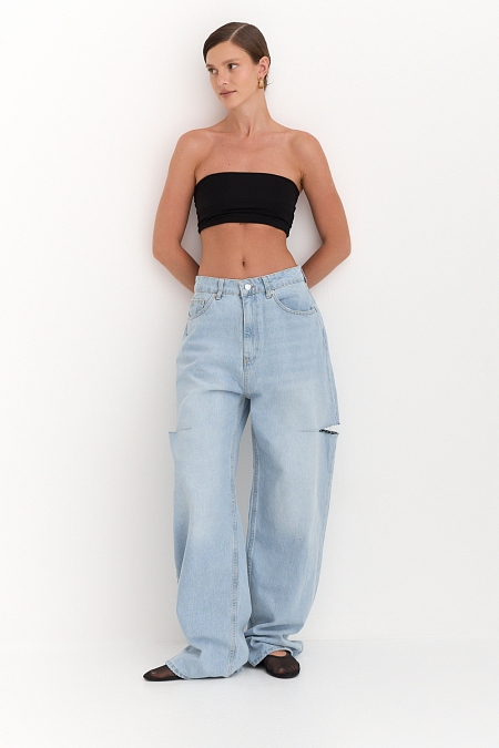 Джинсы с разрезами широкого кроя