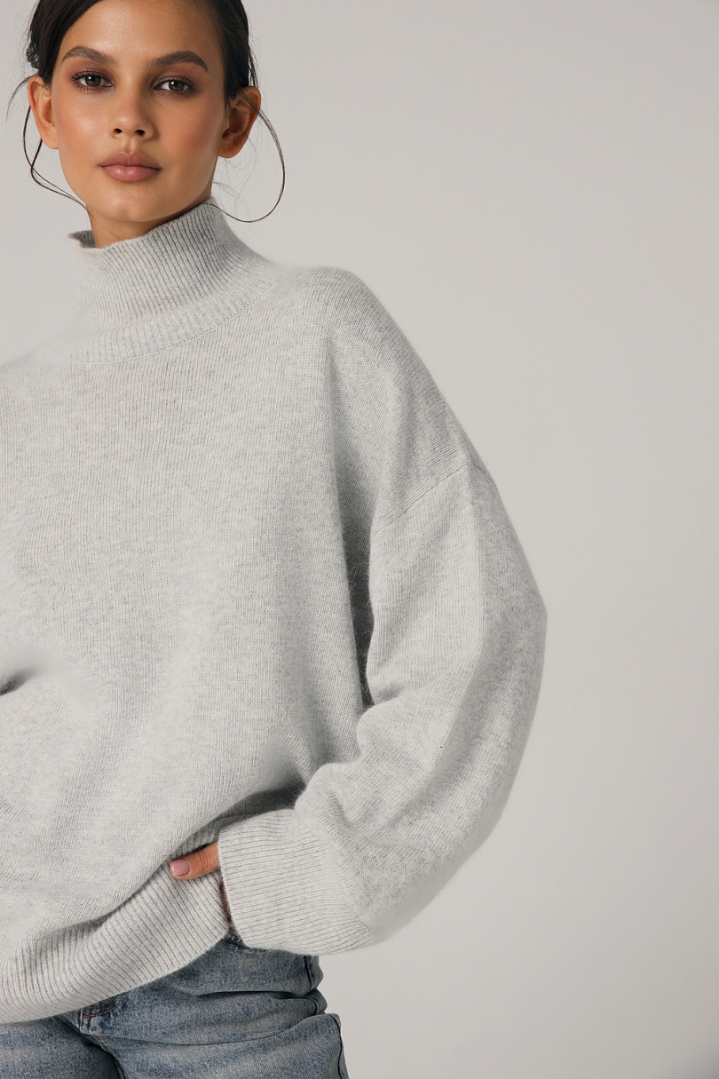 Свитер с широкими рукавами с ангорой