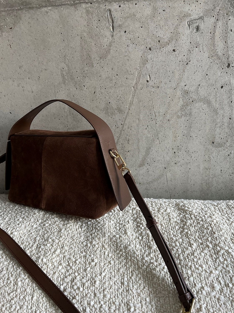 Сумка из замши с клапаном