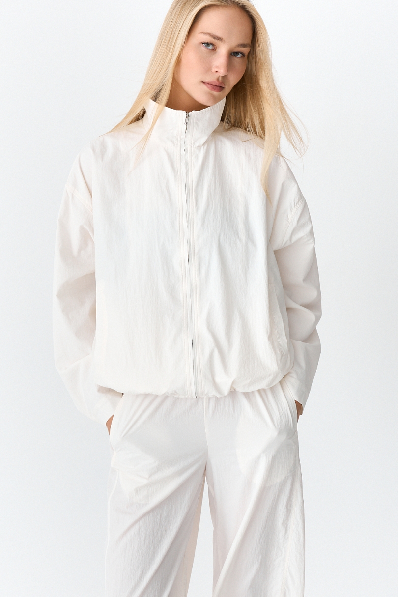 Ветровка из облегченной ткани