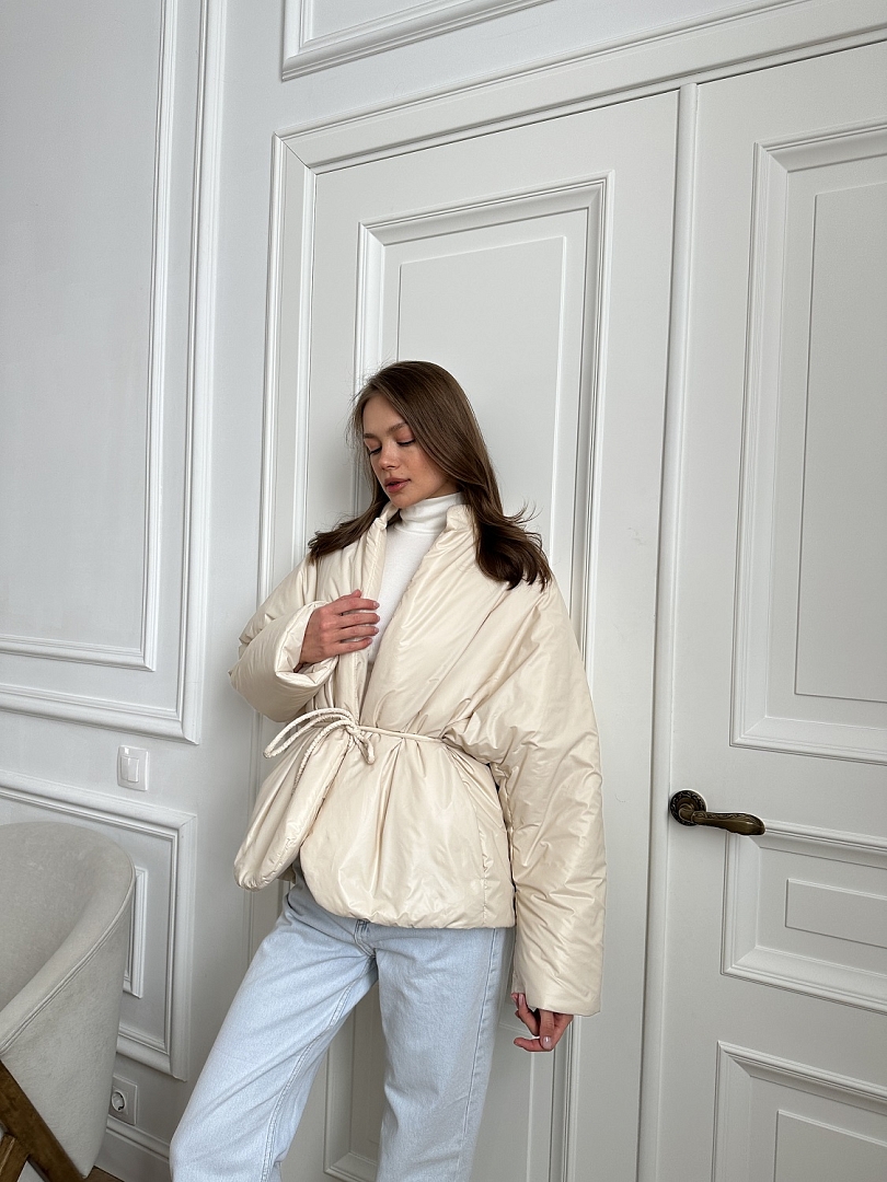 Куртка с цельнокроеным рукавом со шнуром