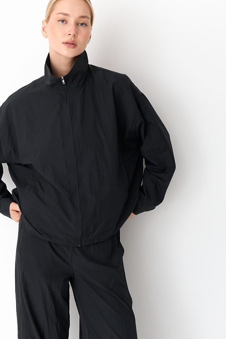 Ветровка из облегченной ткани