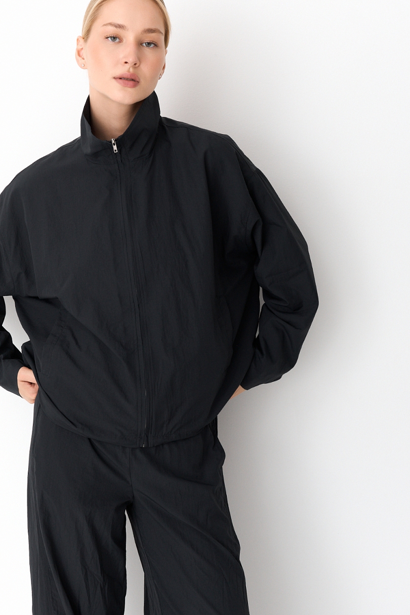 Ветровка из облегченной ткани