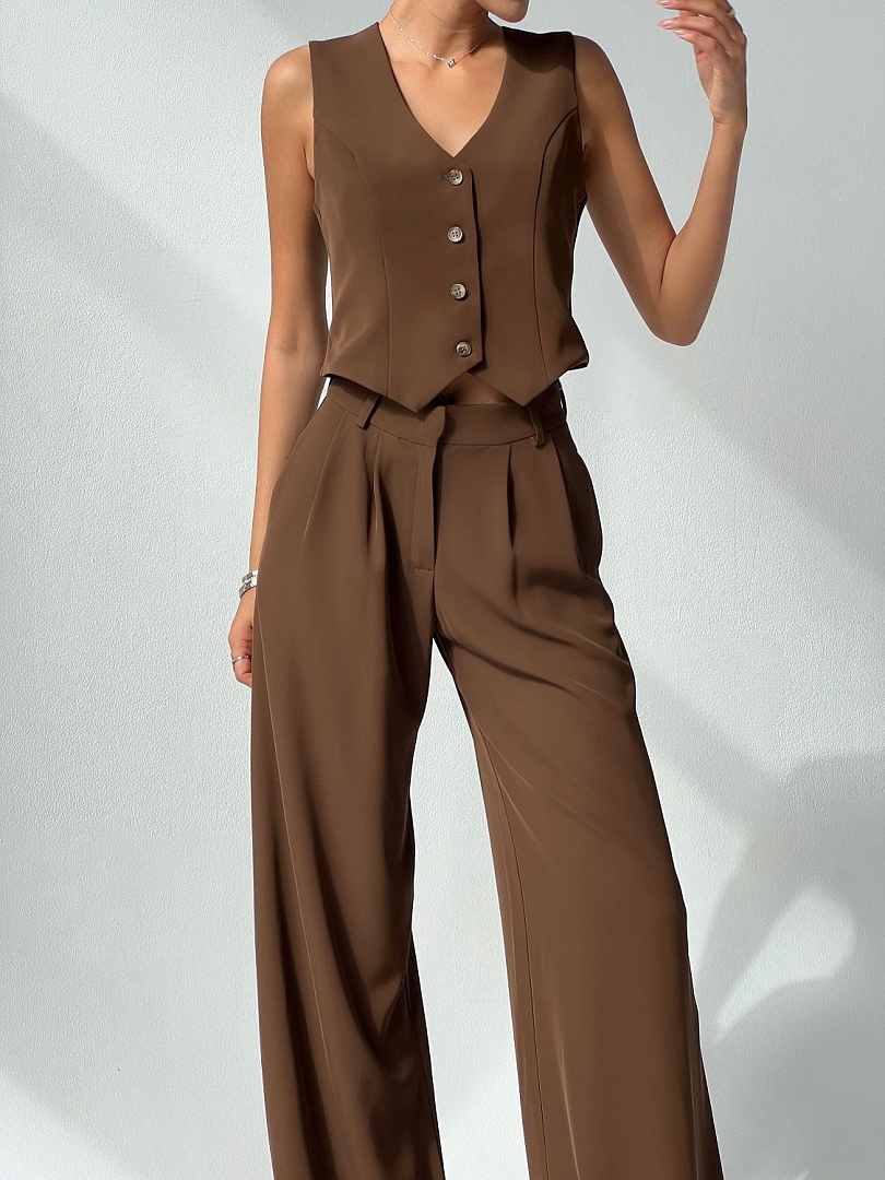 Жилет приталенный 