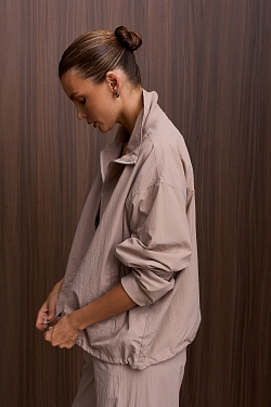 Ветровка из облегченной ткани