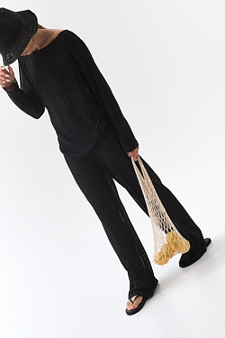 Костюм из вязаного льна с эффектом петель