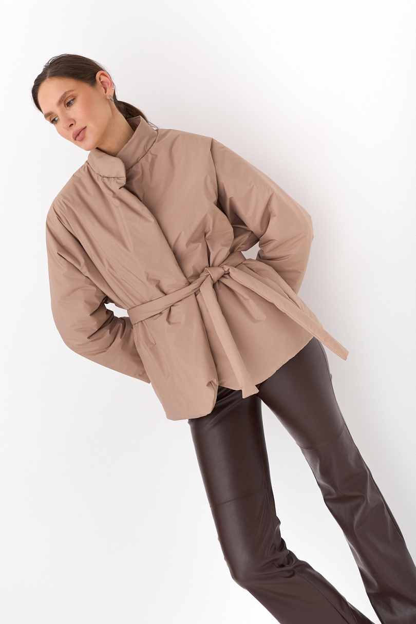 Куртка с цельнокроеным рукавом с поясом