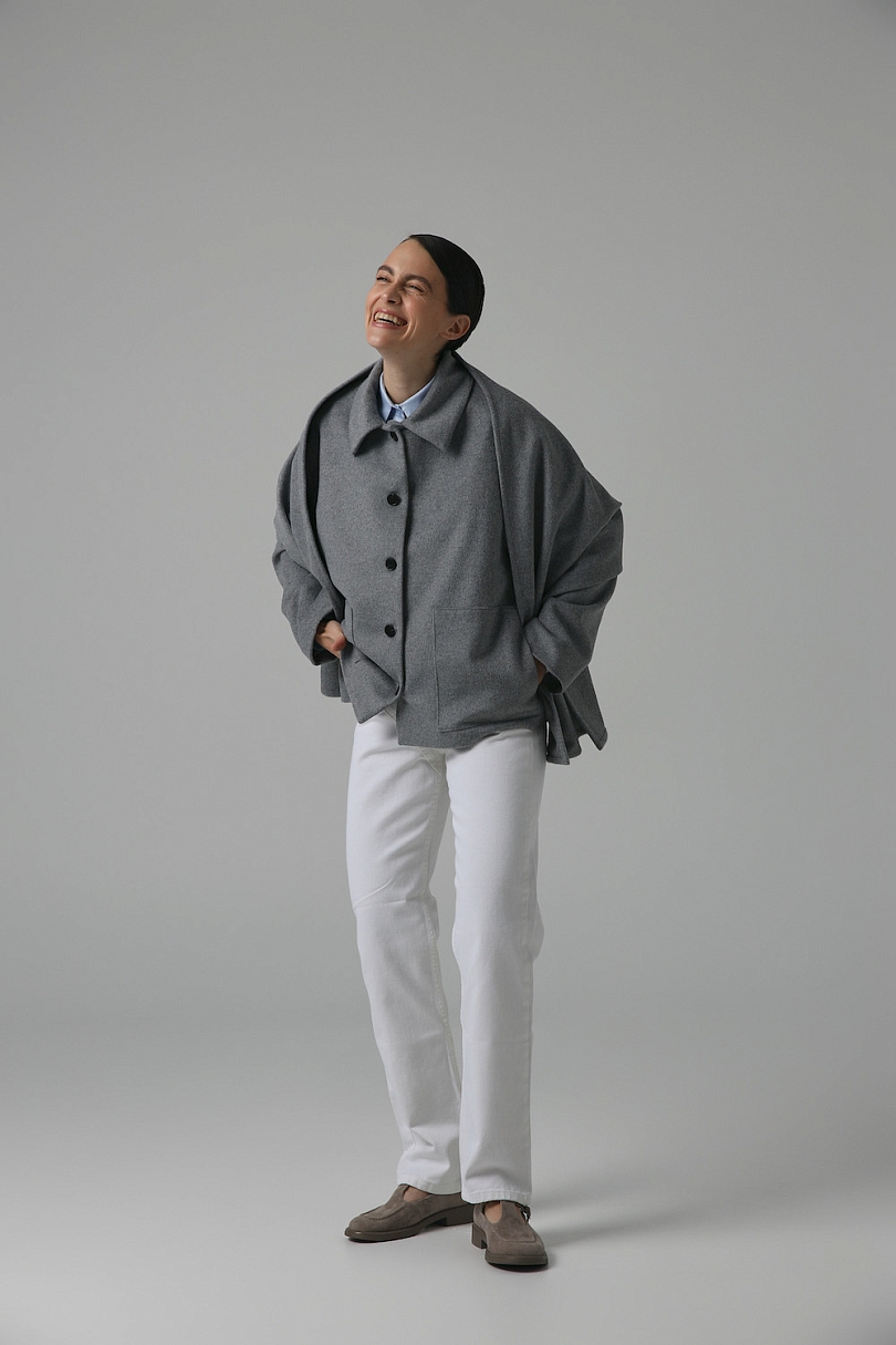 Пальто укороченное с шарфом