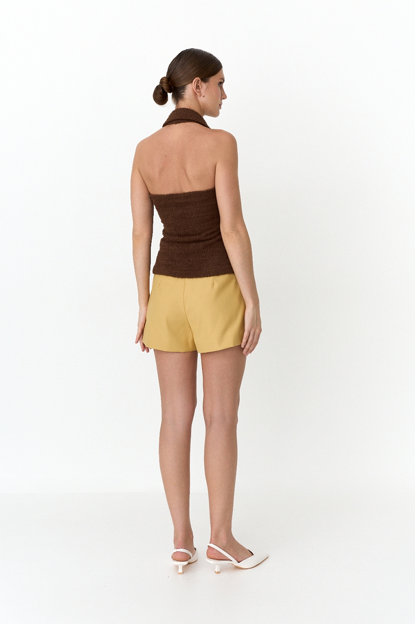 Топ из пушистого трикотажа с открытой спинкой