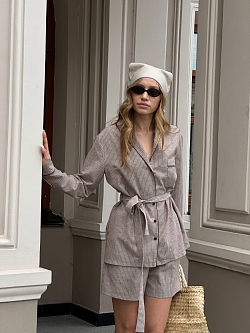 Костюм из смесового льна с кантом 