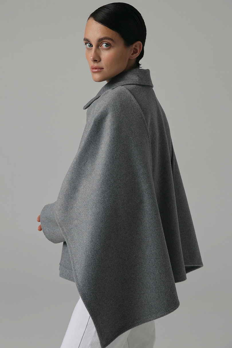 Пальто укороченное с шарфом