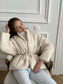 Куртка с цельнокроеным рукавом со шнуром