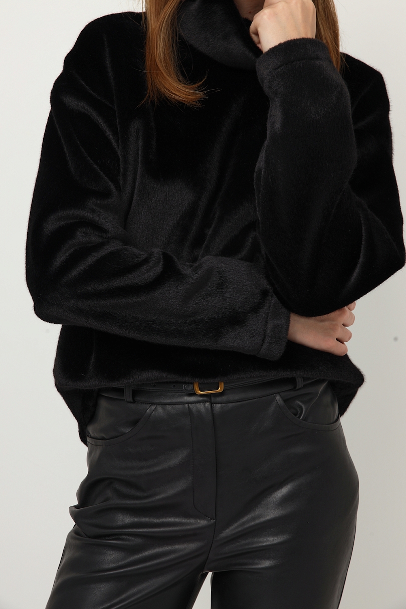 Свитер из меха