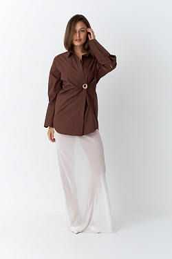 Рубашка приталенная с ассиметрией (с брошью)