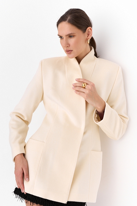 Полупальто из 100% шерсти с воротником стойка со шнуром