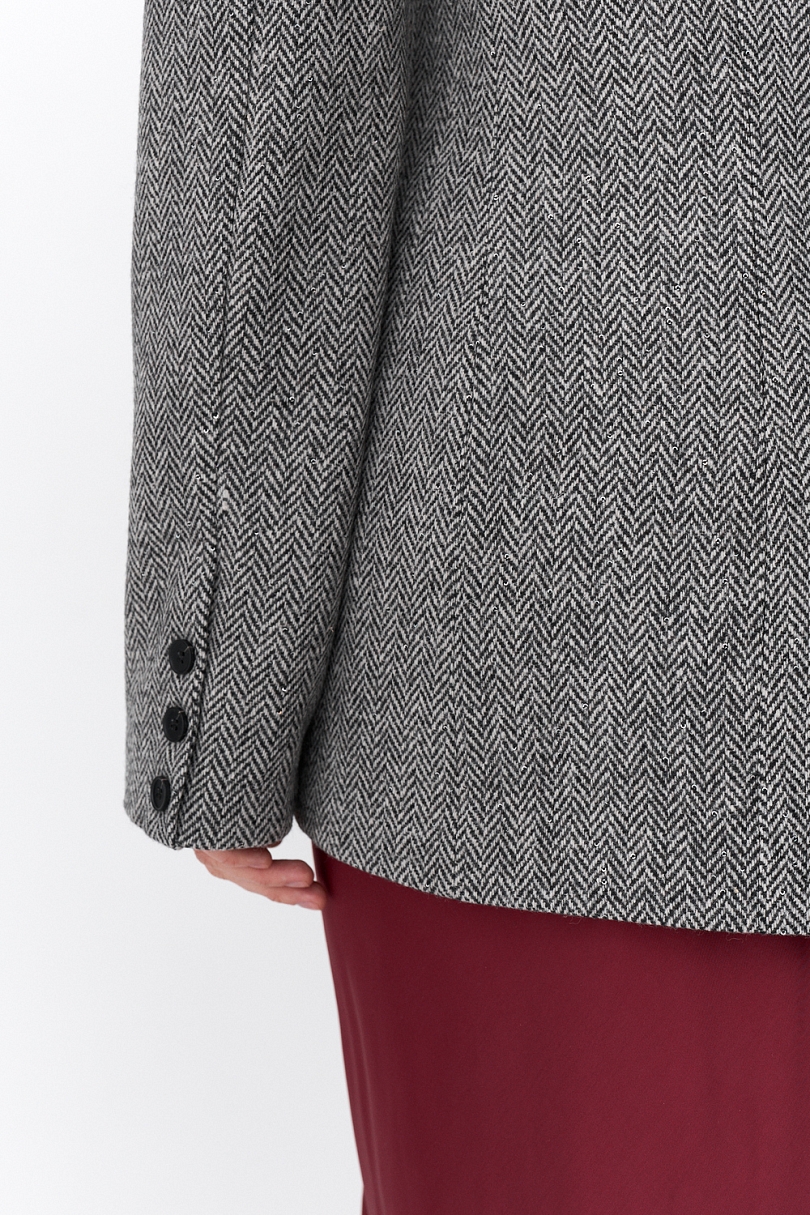 Жакет приталенный с акцентными плечами из шерсти с пайетками