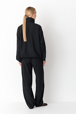 Ветровка из облегченной ткани