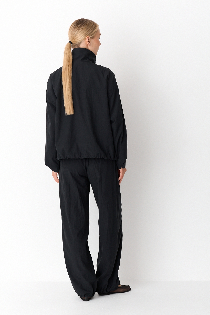 Ветровка из облегченной ткани