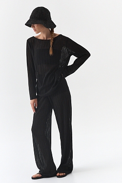 Костюм из вязаного льна с эффектом петель