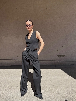 Жилет приталенный 