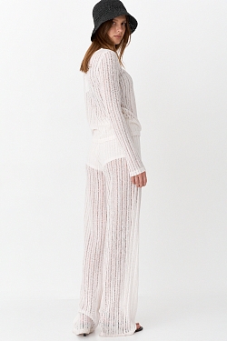 Костюм из вязаного льна с эффектом петель