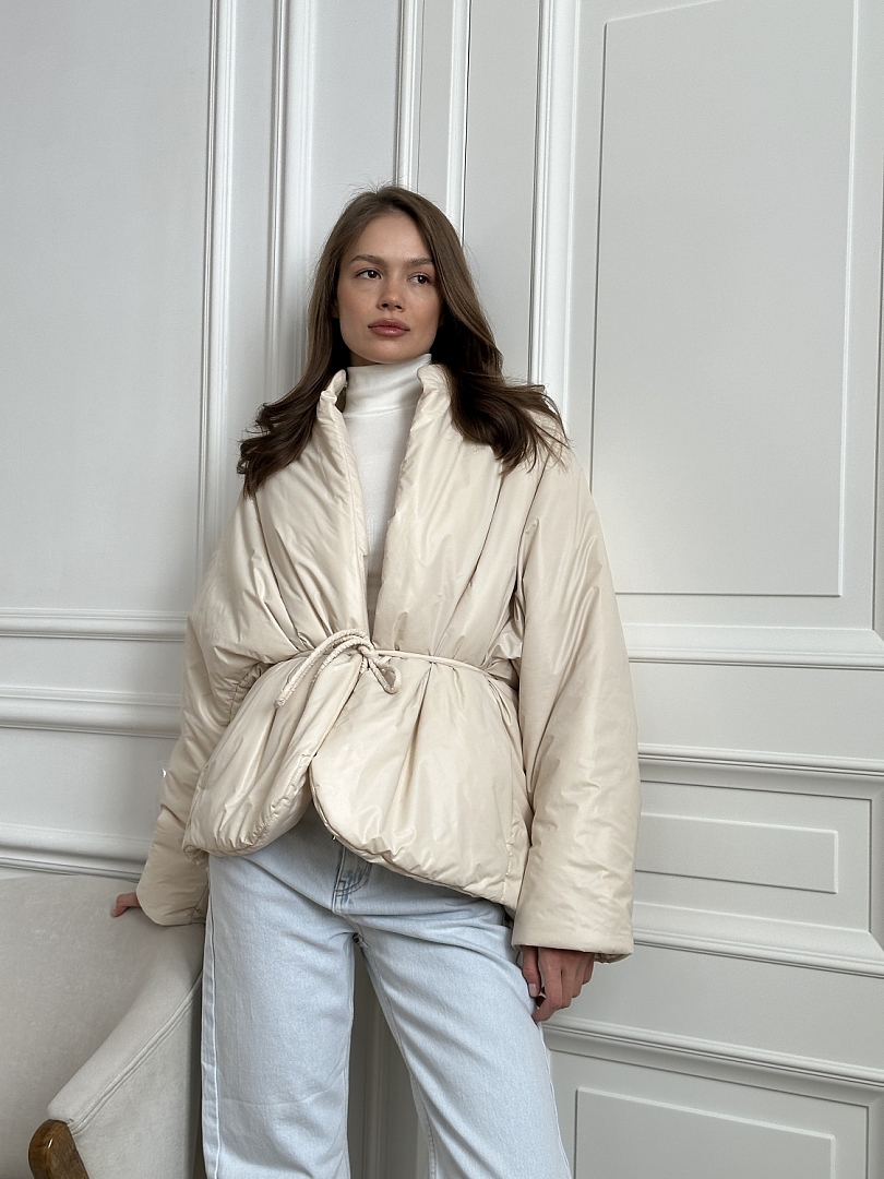 Куртка с цельнокроеным рукавом со шнуром