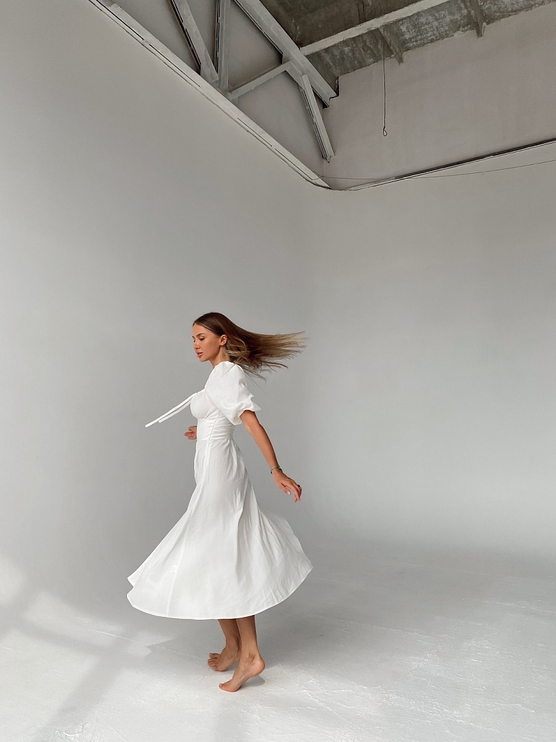 Платье с завязками на груди 