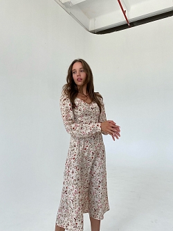 Платье с разрезом с фактурным лифом 