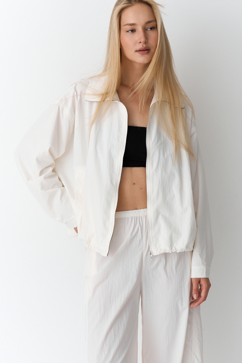 Ветровка из облегченной ткани