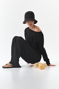 Костюм из вязаного льна с эффектом петель