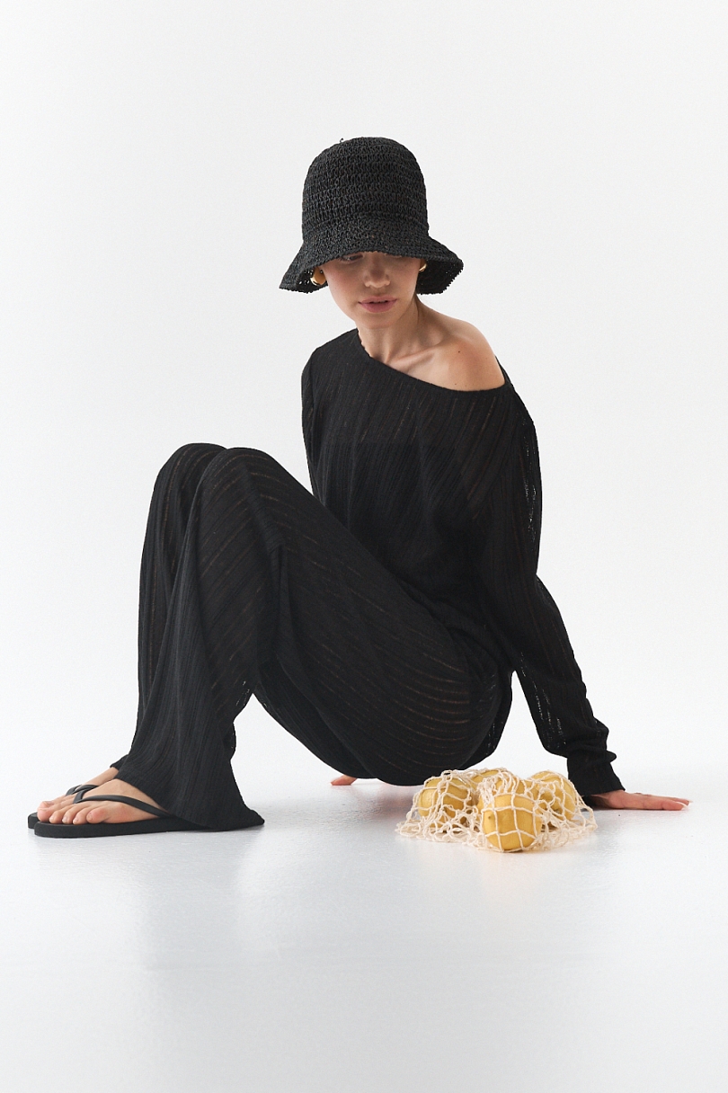 Костюм из вязаного льна с эффектом петель